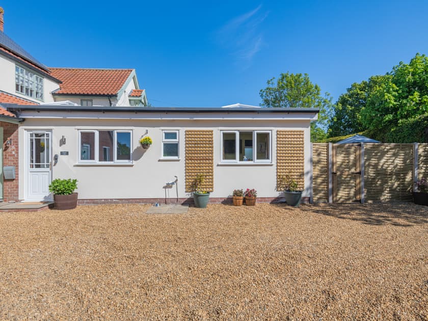 Exterior | Peacock Lodge, Thurlton