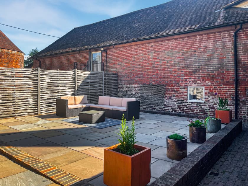 Outdoor | The Oast - New Shelve Farm Holidays - New Shelve Farm Holidays, Lenham, near Maidstone