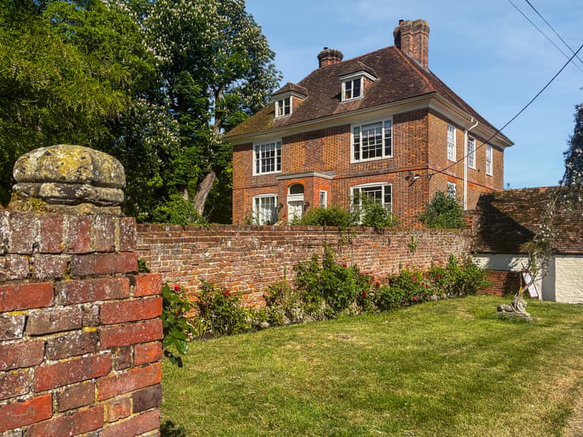 Outdoor | The Oast - New Shelve Farm Holidays - New Shelve Farm Holidays, Lenham, near Maidstone