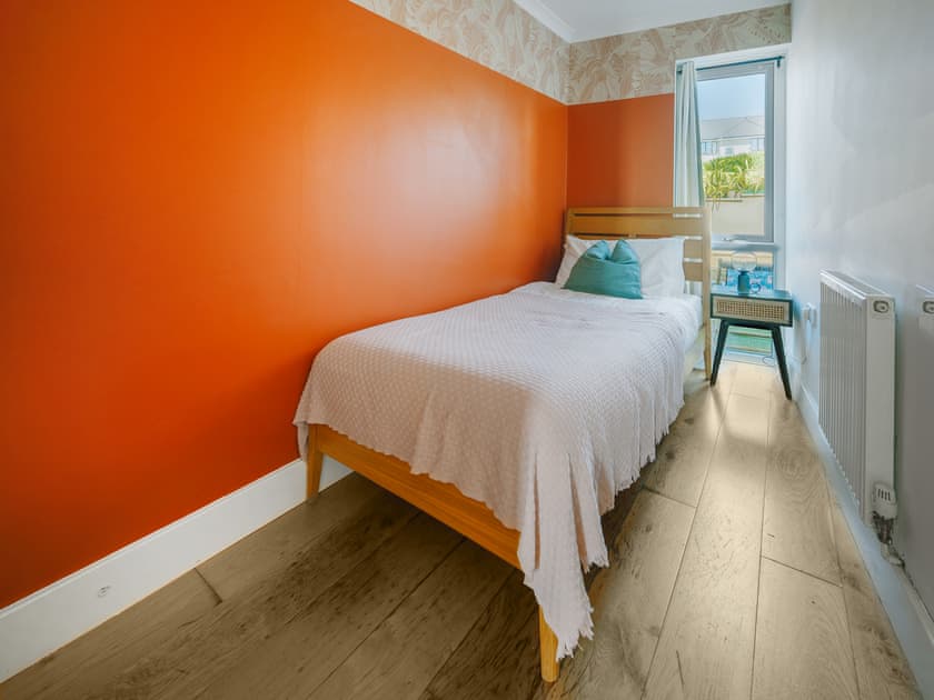 Single bedroom | Crescent House, Pennar
