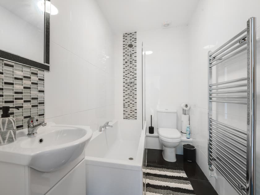 Bathroom | Crescent House, Pennar