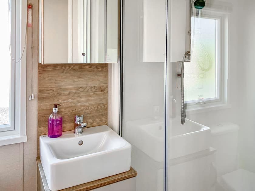 Bathroom | Seaside Jollys, Blue Anchor