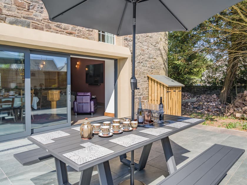 Sitting-out-area | Auld Kirk House, Duns