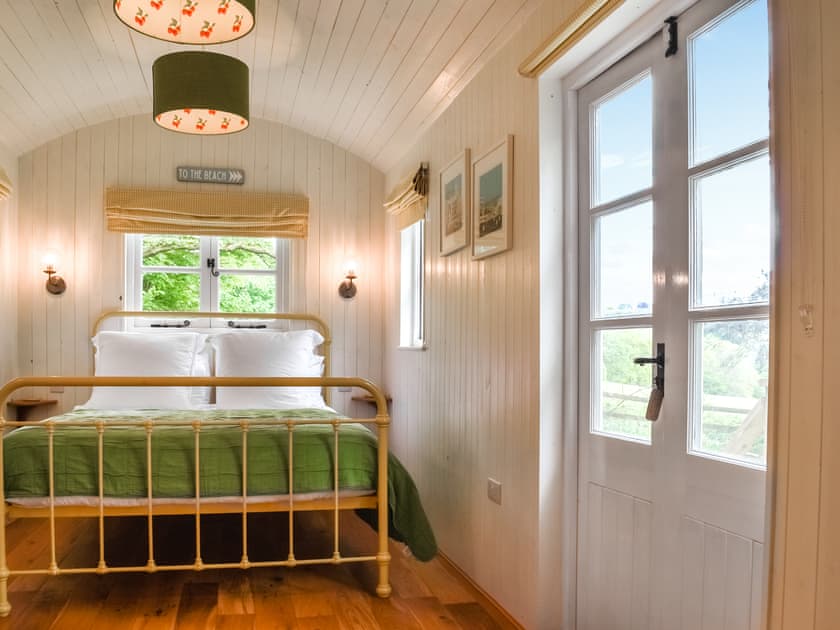 Double bedroom | The Shepherds Hut at Rosewood House, Liskeard