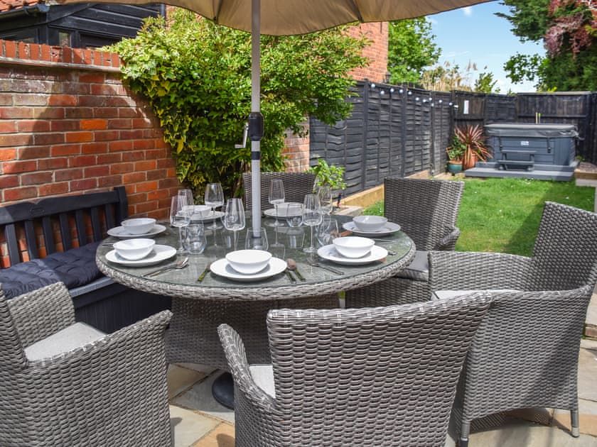 Outdoor eating area | Shetland Cottage, Stalham