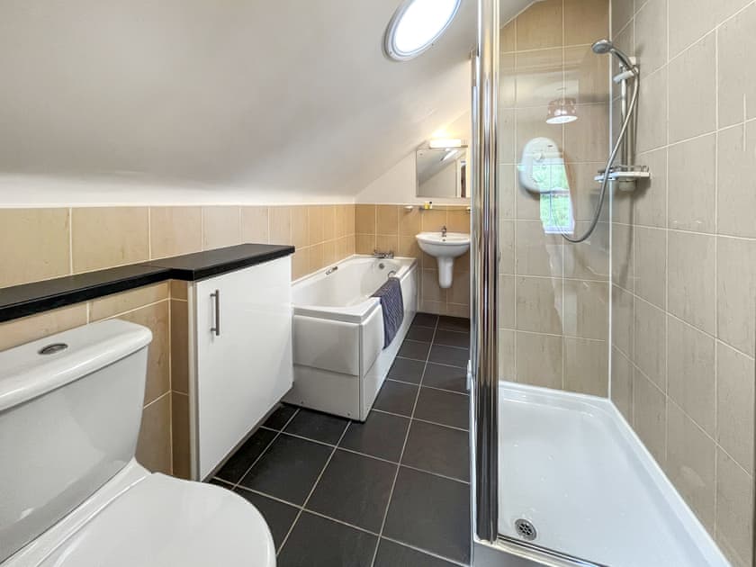 Upstairs Jack & Jill Bathroom  | Katies Corner - Greetham Retreat, Greetham, near Horncastle