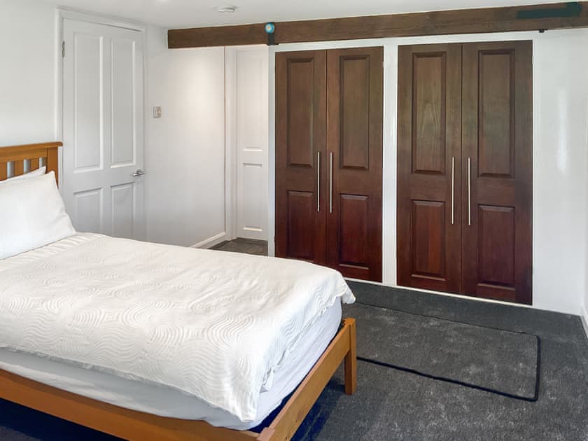 Twin bedroom | Rowdecroft Farm Cottage, Rowde