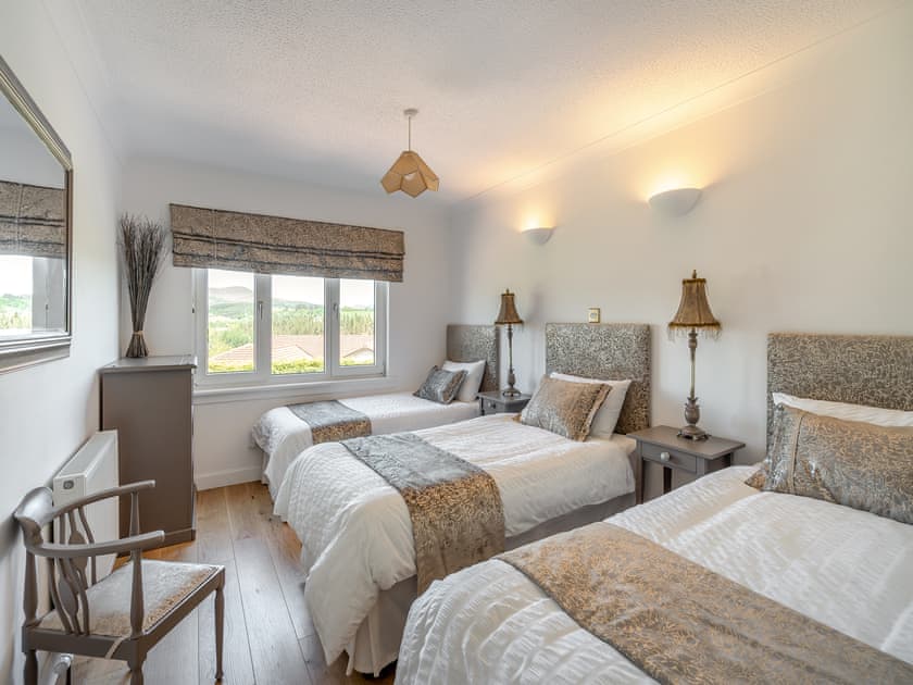 Triple bedroom | Tigh Na Beannaich, Powmill, near Dollar