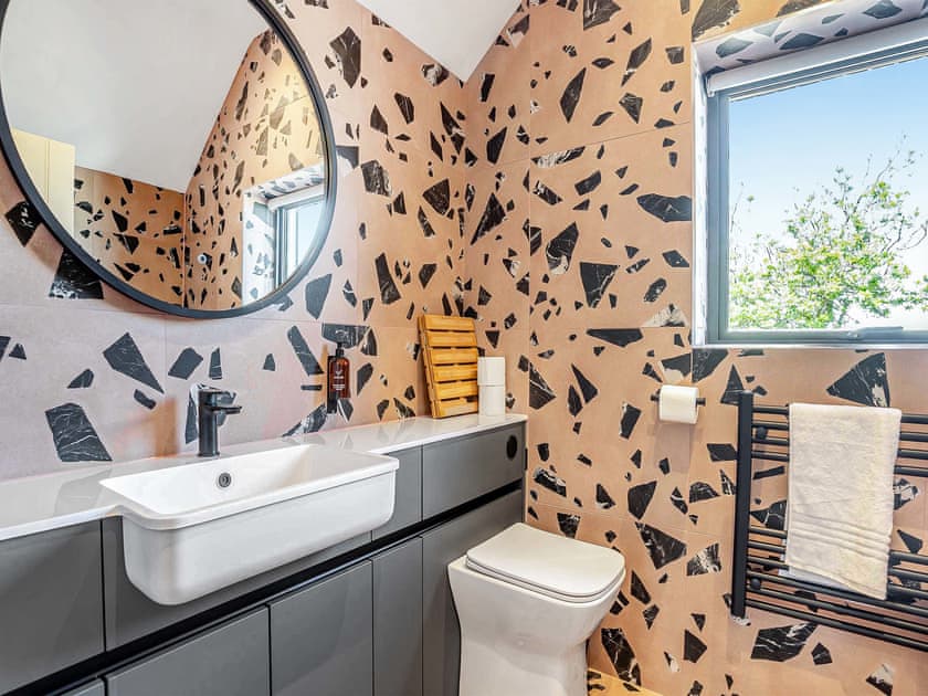 Bathroom | Ty Gladys, St. Davids