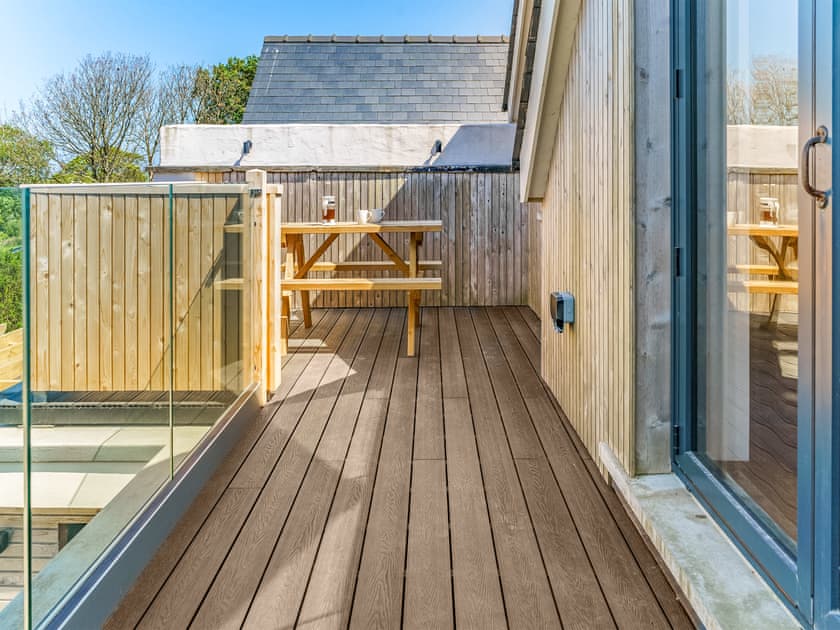 Outdoor | Ty Gladys, St. Davids