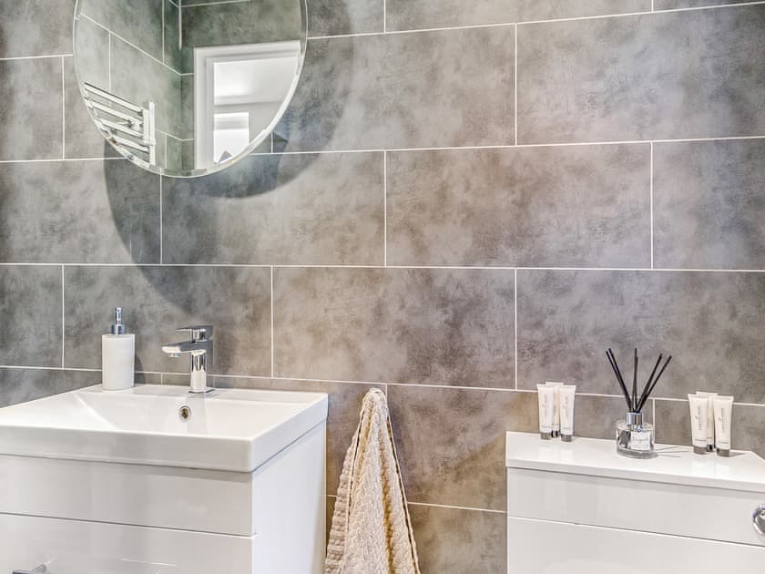 Bathroom | The Hideaway - The Old Post Office Apartments, Haltwhistle