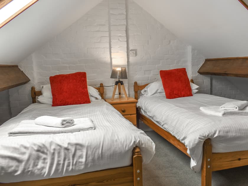 Twin bedroom | Crooklets Cottage, Bude