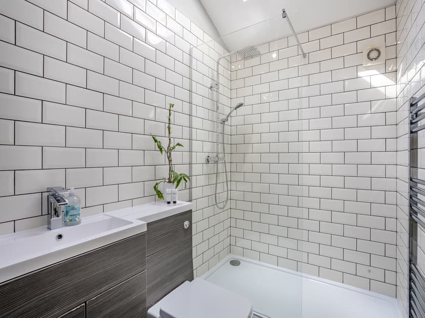 En-suite | Brandy Lodge - Tavern Cottages, Newsham, near Richmond