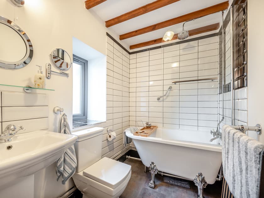 Bathroom | Shire - Gaer Cottages, Cribyn, Lampeter