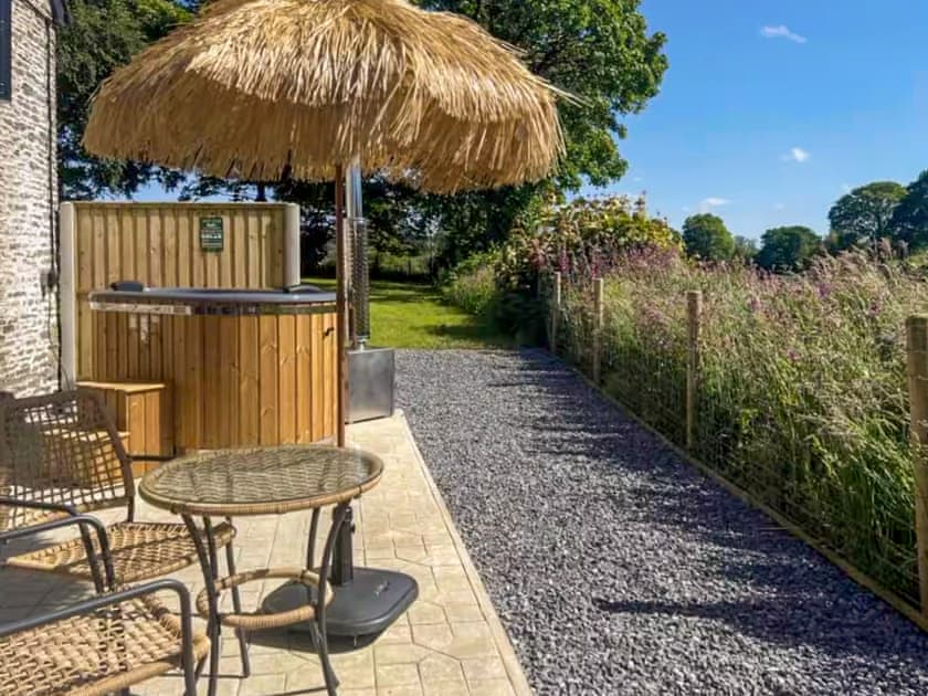 Hot tub | Cwtch Honey - Gaer Cottages, Cribyn, Lampeter