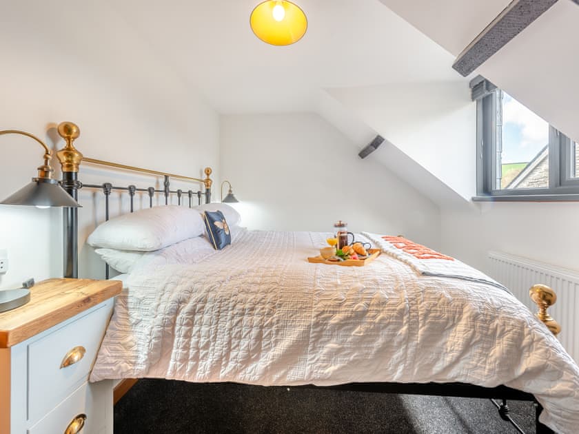 Double bedroom | Cwtch Honey - Gaer Cottages, Cribyn, Lampeter