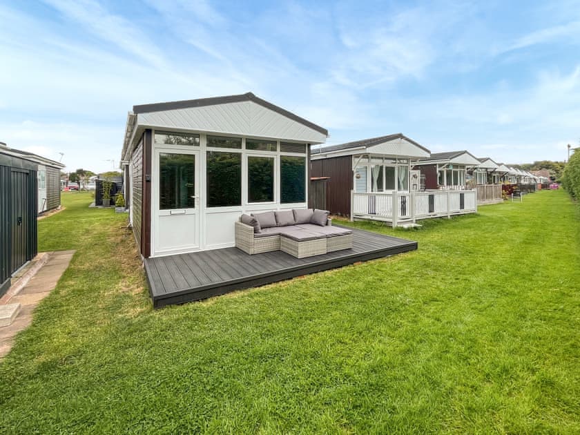 Exterior | Melody’s  Beach Lodge, Skegness