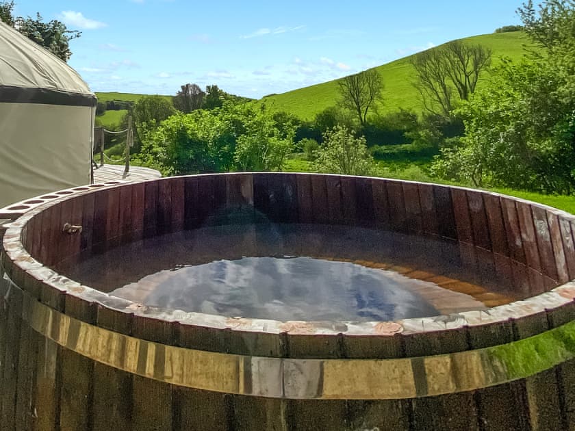 Hot tub | Skylark Yurt - Walnut Farm, Beaminster