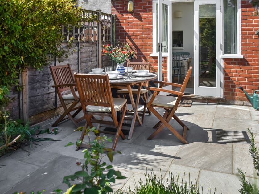 Outdoor eating area | Eva’s Cottage, Wenhaston