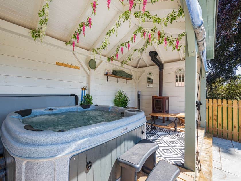 Jacuzzi | Mossknowe Escape, Annan