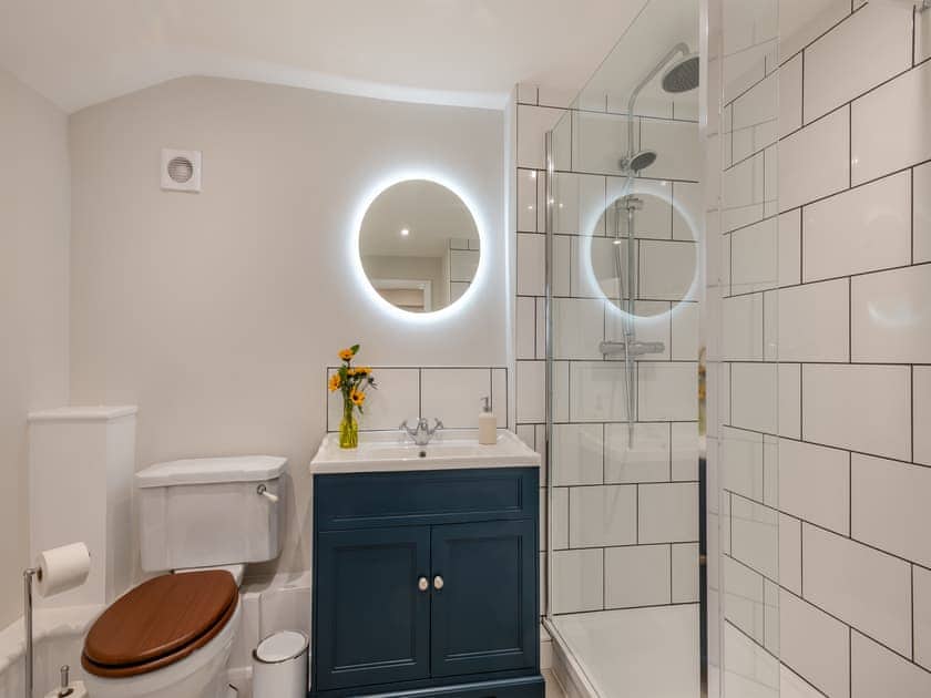 Bathroom | Oak Tree Cottage, Quidenham