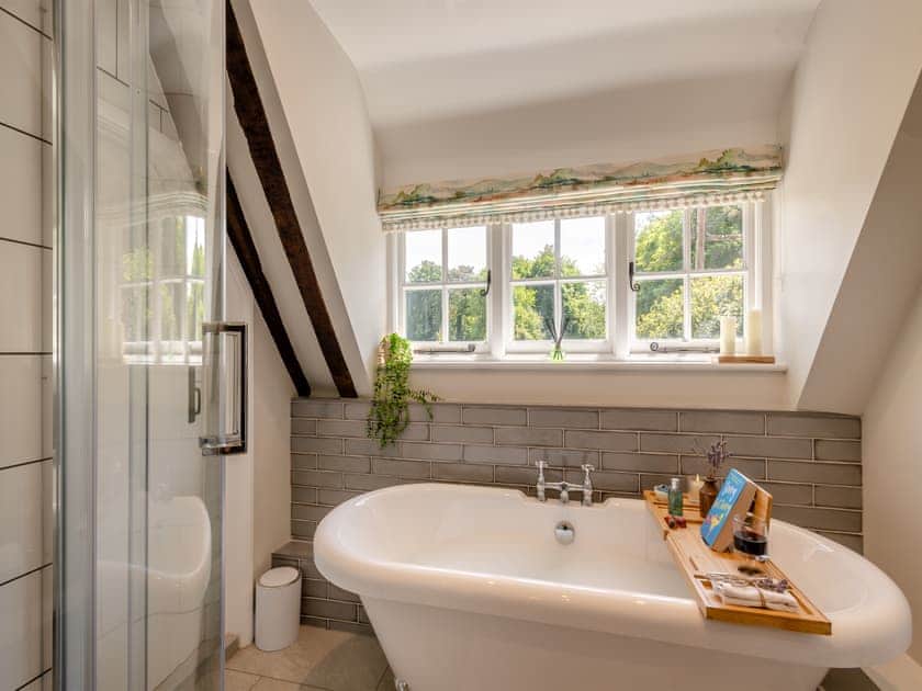 Bathroom | Oak Tree Cottage, Quidenham
