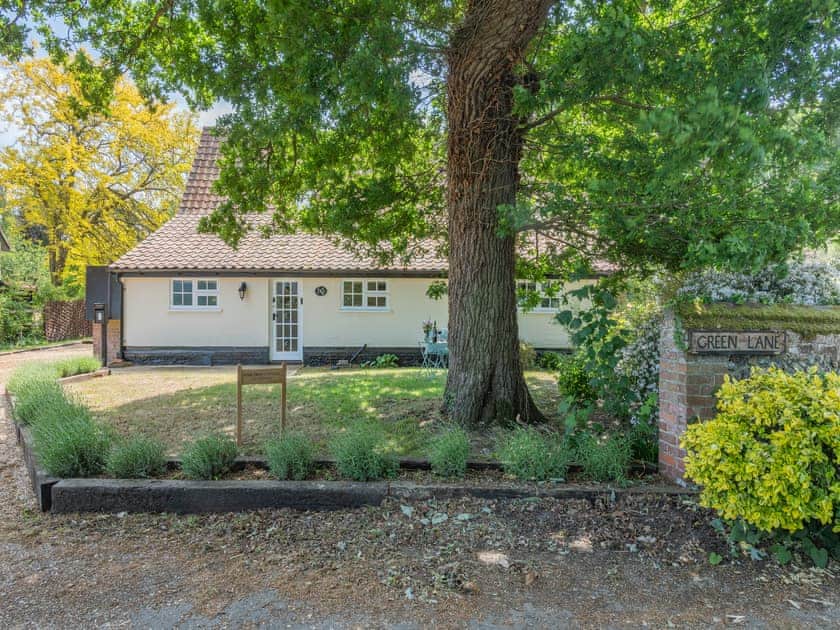Exterior | Oak Tree Cottage, Quidenham
