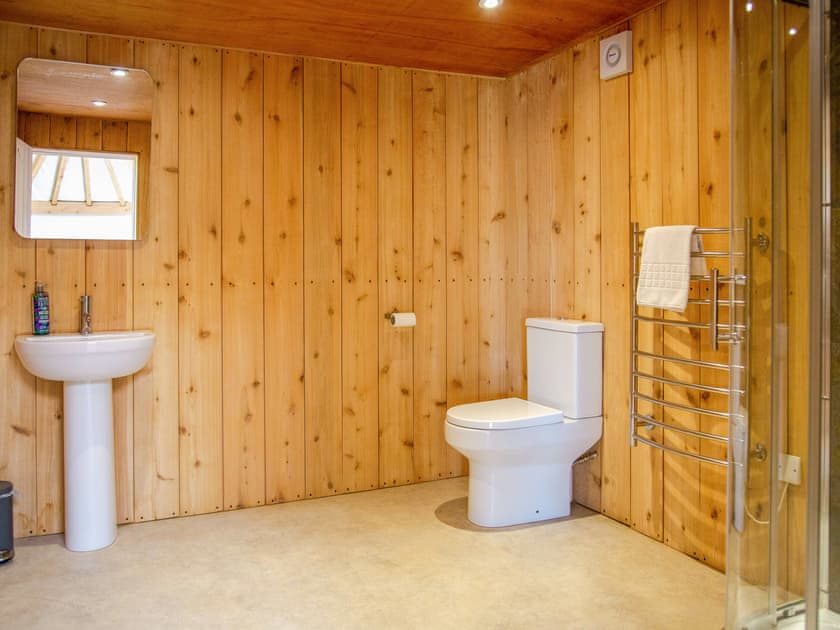Bathroom | Mistle Roundhouse - Walnut Farm, Beaminster