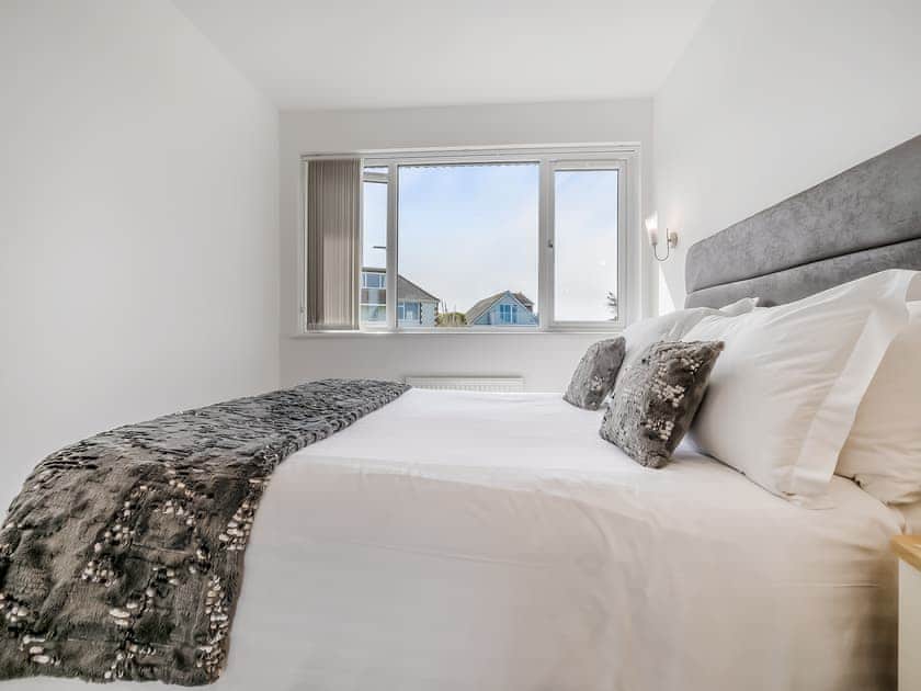 Double bedroom | Ocean Breeze - Bonnie View Beach Apartments, Holywell Bay