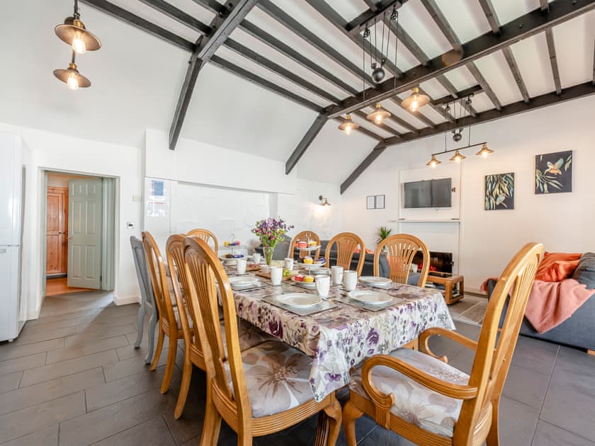 Dining Area | Kingfisher - Maesydderwen Holiday Cottages, Llandeilo