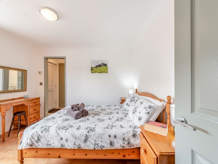 Double bedroom | Kingfisher - Maesydderwen Holiday Cottages, Llandeilo