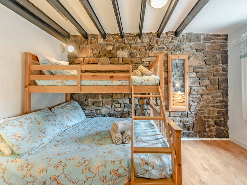 Bunk bedroom | Kingfisher - Maesydderwen Holiday Cottages, Llandeilo