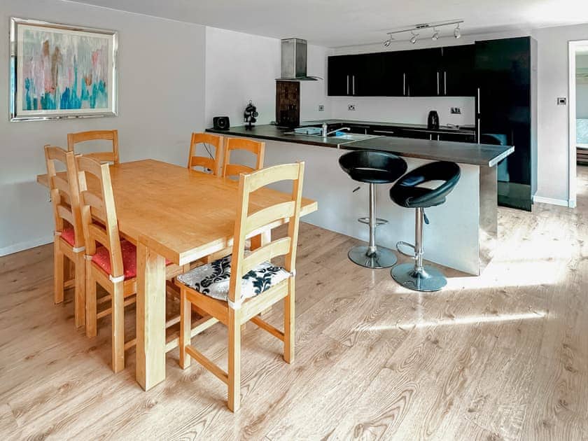 open plan kitchen dinning | Spring Vale Bungalow, Colchester