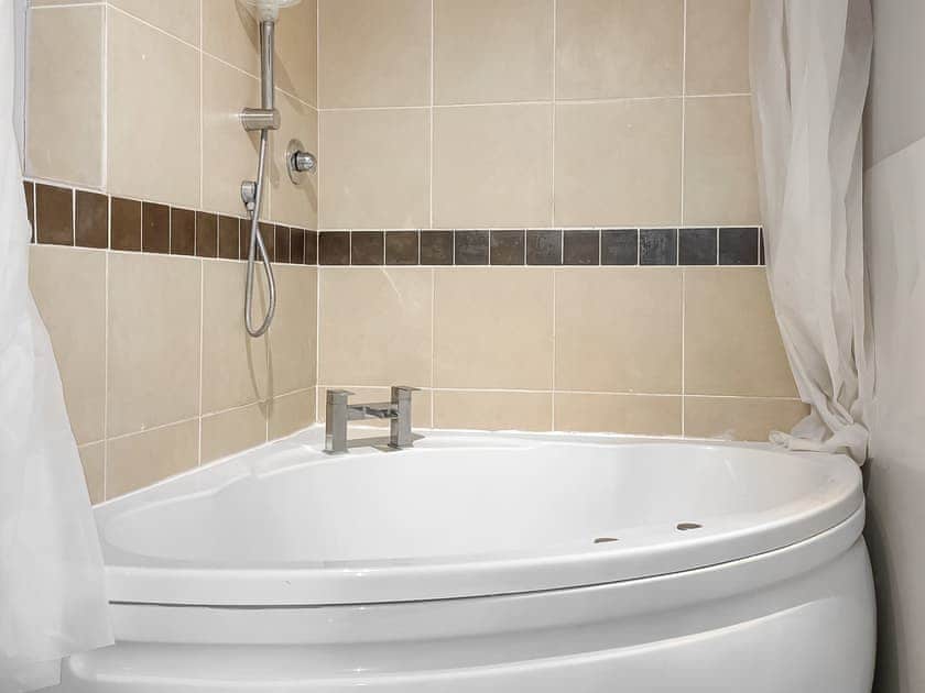 Bathroom | Spring Vale Bungalow, Colchester