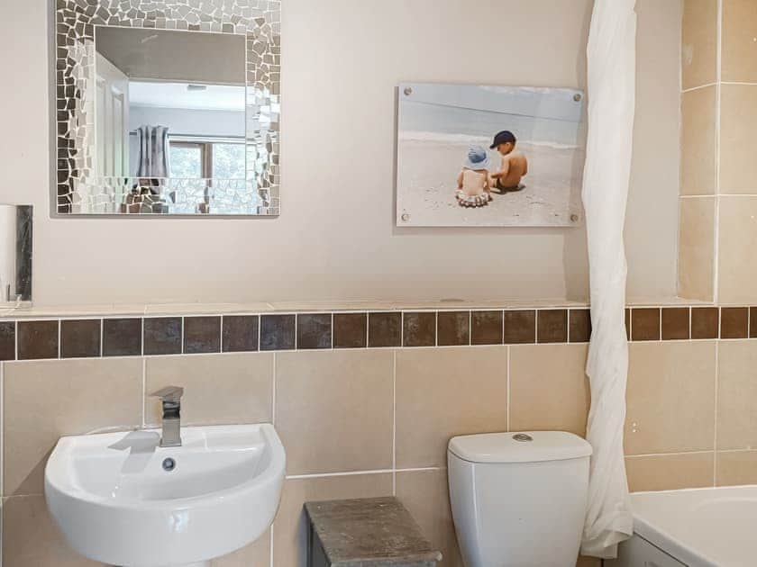 Bathroom | Spring Vale Bungalow, Colchester