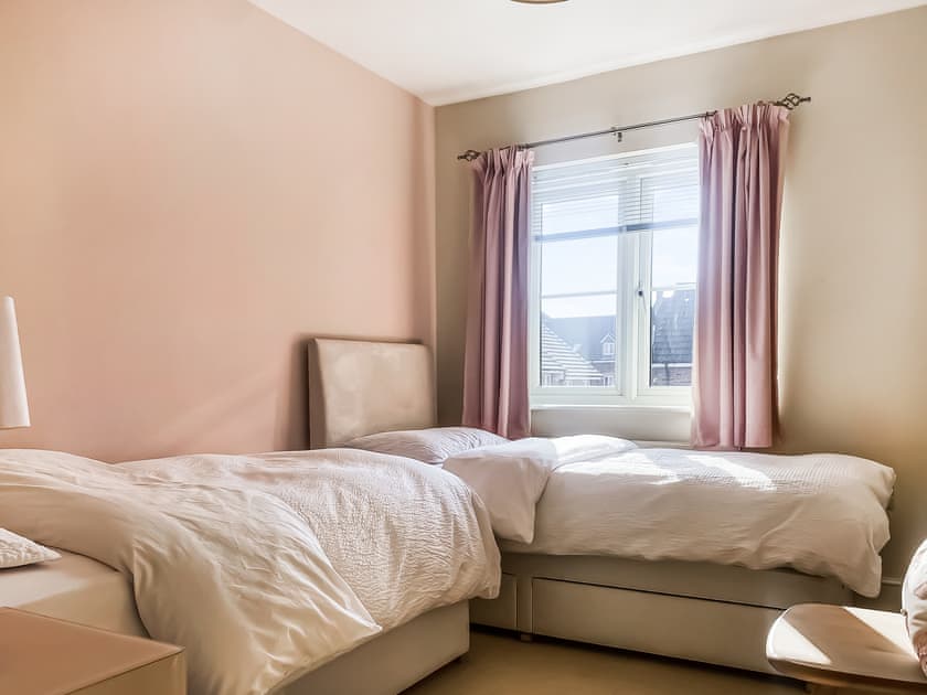 Twin bedroom | Coach House Apartment, Bournemouth