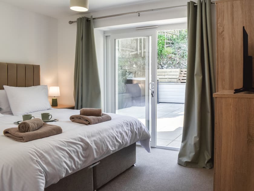 Double bedroom | 3 Le Dorney Villa - Le Dorney Villas, Par