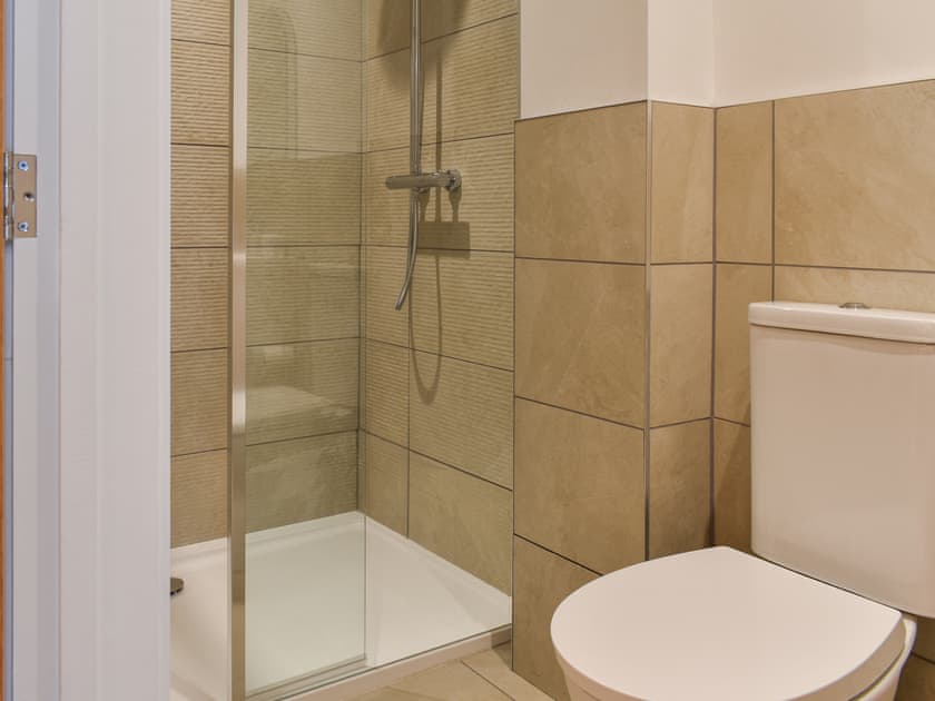 Bathroom | 3 Le Dorney Villa - Le Dorney Villas, Par