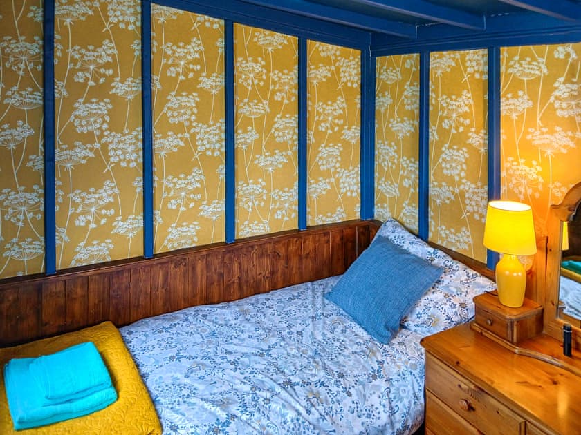 Single bedroom | Rosie - Tanyrallt Holidays Lets, Llanybydder, near Lampeter