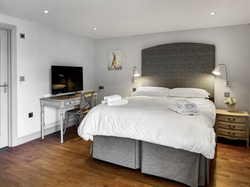 Second en-suite bedroom | Barn Owl Cottage - Home Farm Retreats, Kirk Hammerton, near York