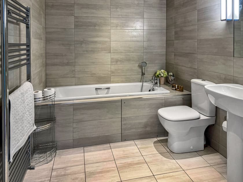 Extra large en-suite bathroom in first bedroom | Barn Owl Cottage - Home Farm Retreats, Kirk Hammerton, near York