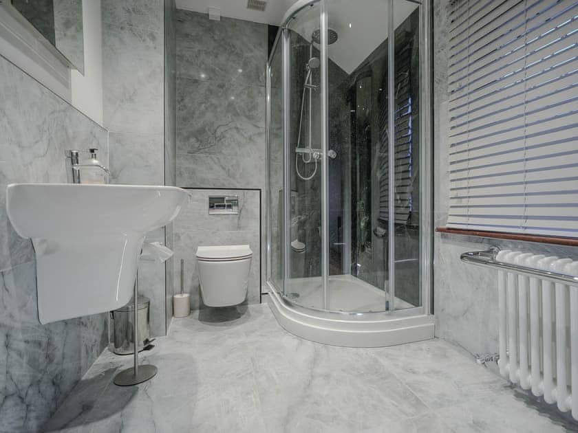 Bathroom | Sea Breeze at Fishermans Dock, Poole