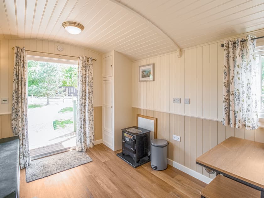 Open plan living space | South Down Lodges - La Belle Roulotte - South Downs Lodges, Hassocks