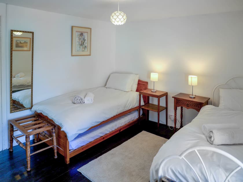 Main bedroom | Pam’s Cottage, Cheltenham