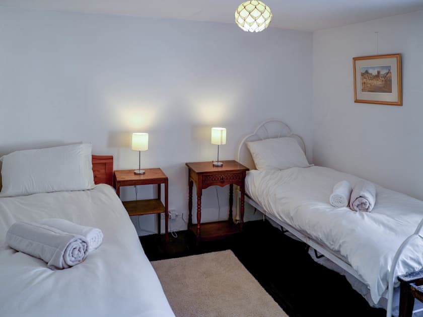 Main bedroom | Pam’s Cottage, Cheltenham