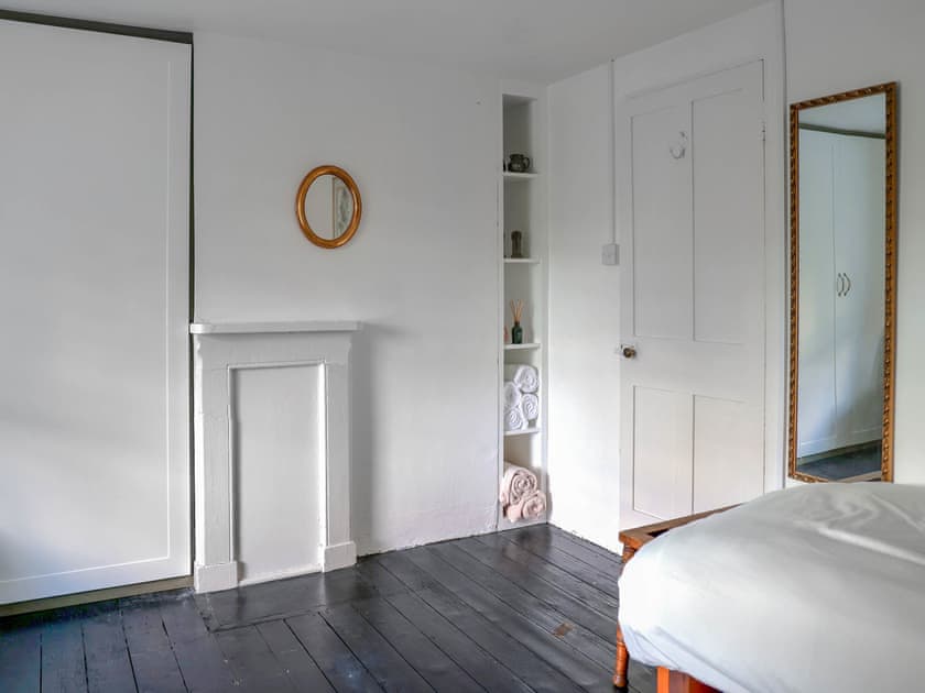 Main bedroom | Pam’s Cottage, Cheltenham
