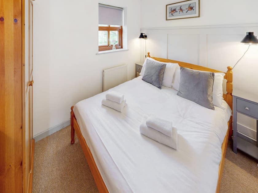 Double bedroom | Elm Cottage - Graiglwyd Springs Holiday Cottages, Penmaenmawr, near Conwy
