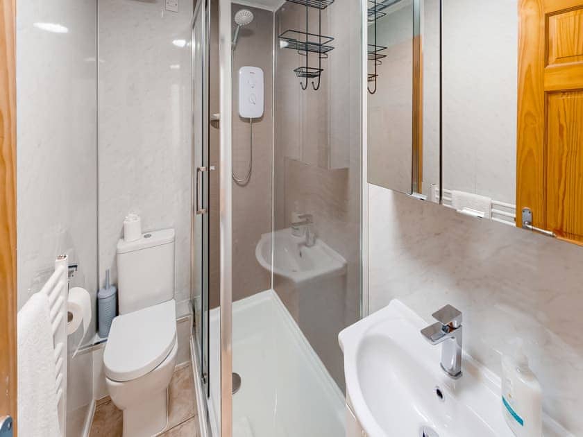Shower room | Elm Cottage - Graiglwyd Springs Holiday Cottages, Penmaenmawr, near Conwy