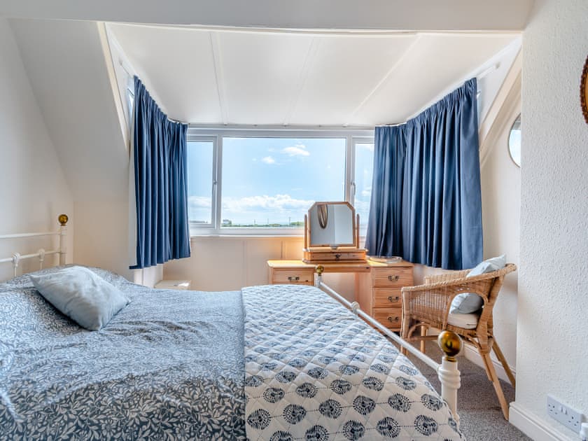 Double bedroom | Home Bay, Flamborough