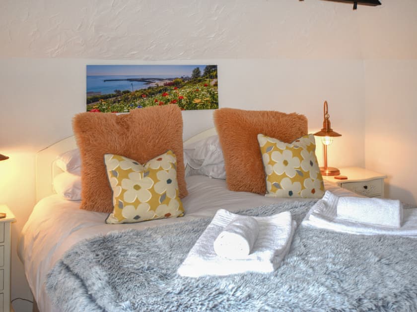 Double bedroom | Horseshoe Cottage - Valley Farm, Kilmington, near Axminster
